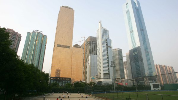 翻翻配资 台风影响上海，LV大船被淹？网传视频系合成伪造，警方正核处制作者