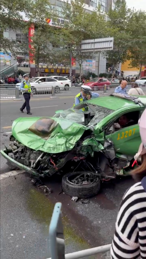 宏琳优配 成都闹市街头发生一起车祸致6人受伤 驾驶员排除酒驾、毒驾嫌疑